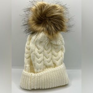 🖤 NWT- Adorable, Warm Pom Pom Baby Beanie 🖤